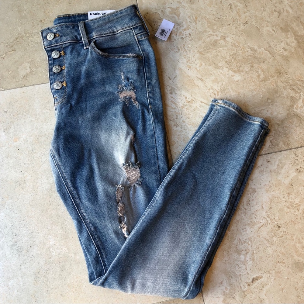 RELISTED* HP! Old Navy Rock Star SuperSkinny Distressed Jean NWT Women’s Size 6 - Picture 1 of 10